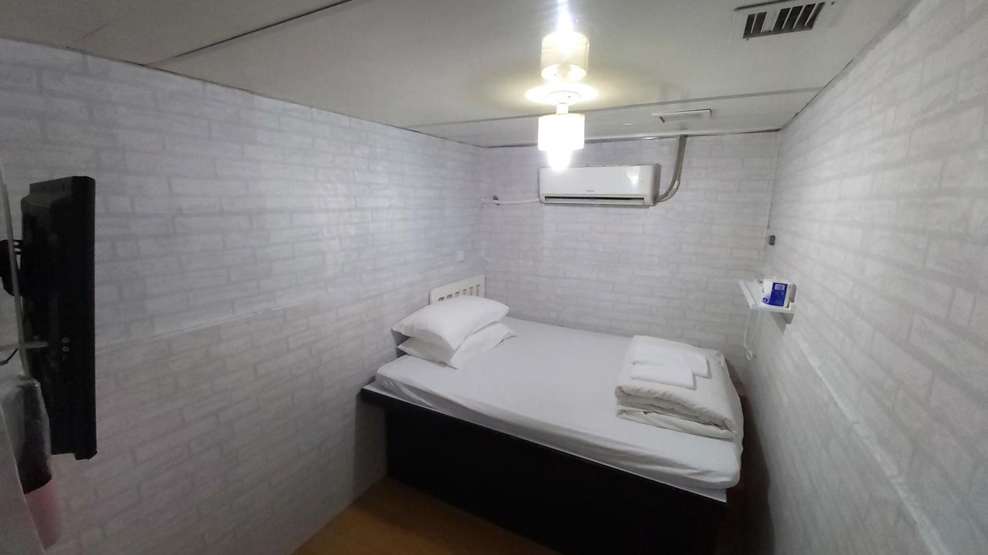Cozy Inn Jordan Station Hong Kong Exterior photo